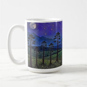 Stille Kiefern, Kosmischer Tanz – Eine Waldlandsch Kaffeetasse