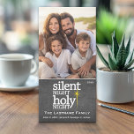 Stille Nacht, Heilige Nacht - Foto - Halbpension Feiertagskarte<br><div class="desc">Ein modernes Design für beliebte religiöse Texte. FOTO TIPP: Wenn Ihr Foto nicht richtig passt, klicken Sie auf diese Schaltfläche anpassen, und Sie können Ihr Foto verschieben.</div>