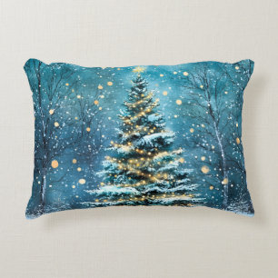 Stille Nacht, hell leuchtender Weihnachtsbaum im W Dekokissen