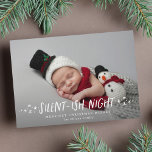 Stille Night Stars Volles Foto Weihnachten<br><div class="desc">Mit skurriler Typografie und von Hand gezeichnet Sternen. Es gibt einen verblassenden Farbverlauf,  um den Text zu markieren.</div>