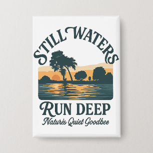 Stille Wasser Sind Tief – Naturlandschaft Button