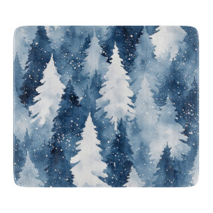 Stiller Kiefern-Winterwald Schneidebrett