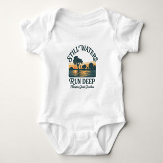 Stilles Wasser läuft tief - Naturlandschaft Baby Strampler
