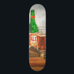 Stillleben mit Bier von Jennifer Goldberger Skateboard<br><div class="desc">Gefühl durstig? Wer kann dir die Schuld geben? Dieses wunderbare Stillleben von Jennifer Goldberger erfasst das Wesen des Biers,  das als ihre Requisiten verwendet wird,  und bildet ein Verlangen,  das das Werk durchdringt. Kaufen Sie dieses Stück und toast Ihr Glück!</div>