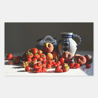 Stillleben mit Erdbeeren, Pfirsichen und Kirschen Rechteckiger Aufkleber