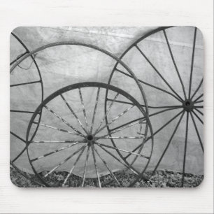 Stillleben mit Wagenrad Mousepad