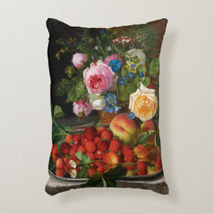 Stillleben Rosen und Erdbeeren von Otto Ottesen Dekokissen