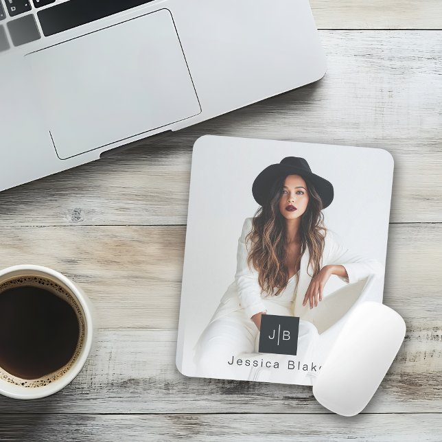 Stilsichere moderne Unternehmerinnen-Monogramm-Fot Mousepad (Von Creator hochgeladen)