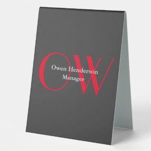 Stilvoll Grauroter, feiner Text Monogram Tischaufsteller