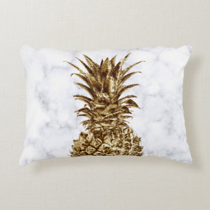 Stilvoll hübsche Ananas aus Gürtelgold und weißem Dekokissen