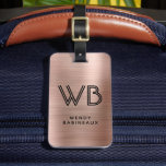 Stilvoll rosa Rose Gold Metal Two Monogram Initial Gepäckanhänger<br><div class="desc">Eleganter Chic Stilvolle 2 Monogramm Erstname Rose Gold Metall Custom Personalisiert Luggage Tag. Dieses Design mit vollständigem Namen Typografie mit 2 Monogramm Initial (in doppelzeiliger Schrift Schriftart Stil), Adresse Infos über Imitate Rose Gold Brushed Metal (Pink Rose gold metallische Folie Look) Hintergrund. Diese sind einfach zu anpassen. Stilvolle feminine oder...</div>