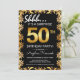 Stilvolle Black & Gold 50. Überraschung Geburtstag Einladung (Stehend Vorderseite)