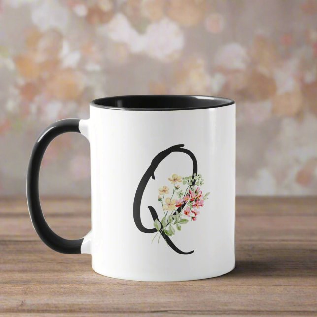 Stilvolle Blumenschrift Q Black Typografy Script Tasse (Von Creator hochgeladen)