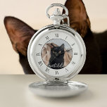Stilvolle Cat Foto Pet Name Niedlich Pocket Watch Taschenuhr<br><div class="desc">Füge dein eigenes KatzenFoto zu dieser klassischen Taschenuhr hinzu. Purfect watch für den Besitzer der schwarzen Katze von heute</div>