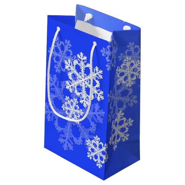 Stilvolle Cobalt Blue Snowflakes Moderne Weihnacht Kleine Geschenktüte (Rückseite Schrägansicht)