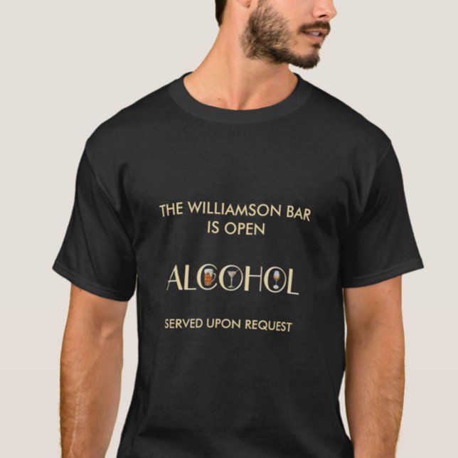 Stilvolle einzigartige Bierweine Martini-Name T-Shirt (Von Creator hochgeladen)