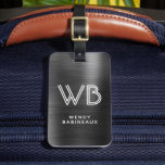 Stilvolle Elegant Black Metal Two Monogram Initial Gepäckanhänger<br><div class="desc">Eleganter Chic Stilvolle Zwei Monogramm Initial Name Black Metal Custom Personalisiert Luggage Bag Tag. Dieses Design mit Vollnamentypografie mit 2 Monogramm Initial (in doppelzeiliger Schrift Schriftart Stil), Adresse Infos über Imitate schwarz metallische Folie Hintergrund. Diese sind einfach zu anpassen. Stilvolle feminine oder männliche Geschenke für Hochzeit, süße 16 Geburtstag, Abschluss,...</div>