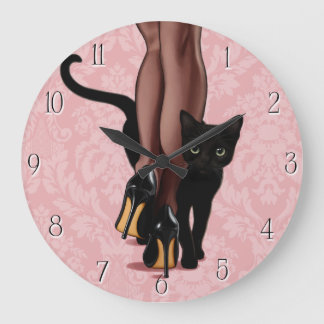 Stilvolle Frau und schwarze Katze Große Wanduhr