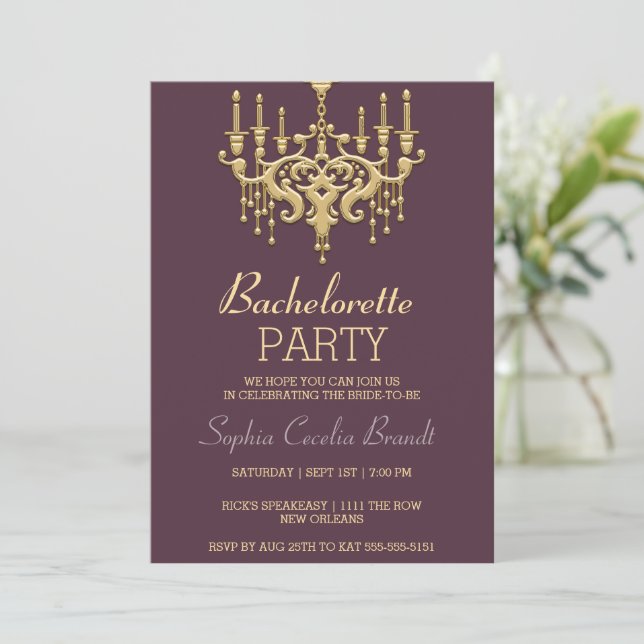 Stilvolle Gold Chandelier Party Einladung (Stehend Vorderseite)