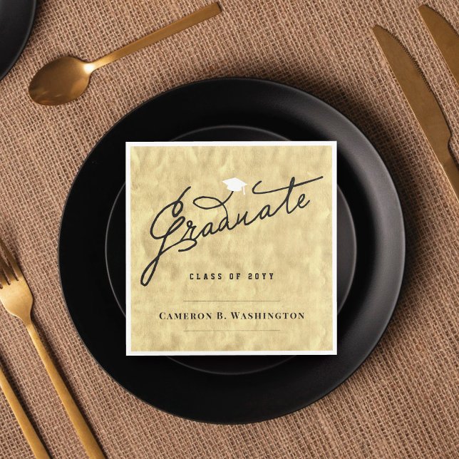 Stilvolle Graduate Script Gold Foil Graduation Par Serviette (Stylish Graduate Script Gold Foil Graduation Cap Grad Party Paper Napkin @ zazzle.com/color_therapy)