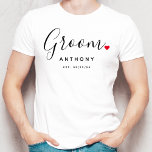 Stilvolle Groom Wedding T-Shirt<br><div class="desc">Das stilvolle Typografie-Skript "Groom" mit niedlicher,  kleiner,  roter Liebe und einem kompletten Stempel ist das ideale Geschenk für jeden Bräutigam. Das Design ist einfach zu personalisieren mit Ihrem Namen und etablierten Hochzeitsdatum und wird der perfekte Sake von Ihrem besonderen Tag.</div>