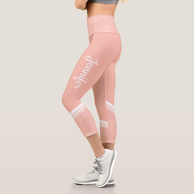Stilvolle, hellrosa, blumenweiße Streifen und Name Capri Leggings (Links)