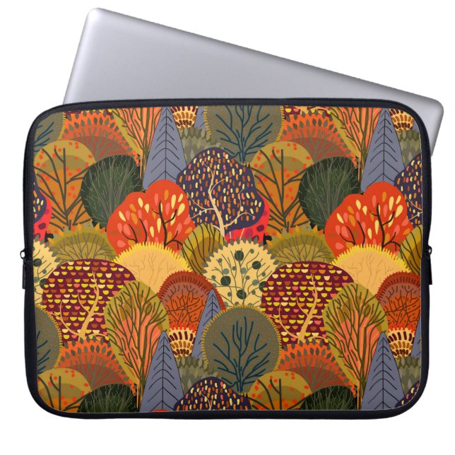 Stilvolle Herbstbäume, helle Waldmuster. Laptopschutzhülle (Vorderseite)