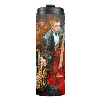 Stilvolle Jazzband, die Musik auf der Szene spielt Thermosbecher