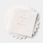 Stilvolle klassische Schrift Elegante Hochzeit Ben Servietten Mit Folie<br><div class="desc">Dieses personalisierte Hochzeitsdesign zeigt die Namen des Paares in eleganter Goldfolienschrift auf einem sanften weißen Hintergrund für einen zeitlosen, romantischen Look. Das klassische Layout wirkt formell und raffiniert und ist somit eine schöne Wahl für traditionelle Hochzeiten, Galaveranstaltungen und elegante Empfänge. Anpassbar mit Ihren Namen und Ihrem Hochzeitsdatum, verleiht es der...</div>