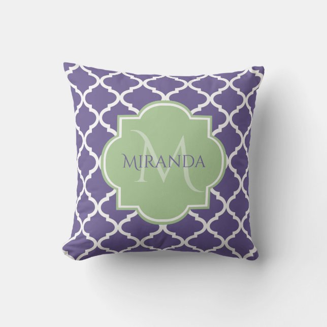 Stilvolle Lila Quatrefolie und Green Monogram bene Kissen (Vorderseite)