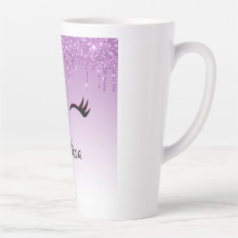 Stilvolle Pink & Black Eyelashes beim Drippen von  Milchtasse