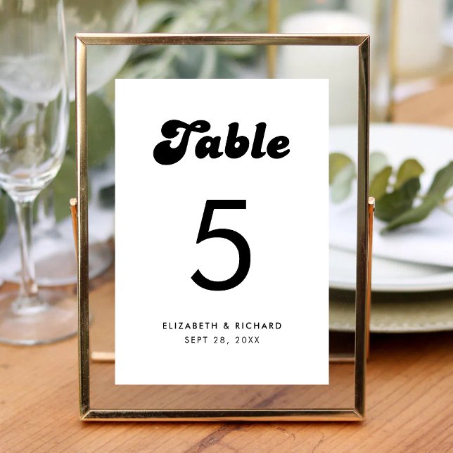 Stilvolle Retro Black & White Wedding Tischnummer (Stylish retro black and white table number adds charm while guiding guests to their seats elegantly)
