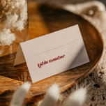 Stilvolle Retro-Rosa-Hochzeit Platzkarte<br><div class="desc">Ein Retro-Chic-Thema: adoptier dieses leicht Vintage und stilvolle typografische Design für Ihre Hochzeitsarbeit mit einem verbrannten Orange, Terrakotta, braunem Zucker und pfirsichrosa Thema. Vollständig anpassbarer Text, Farben und Hintergrund.</div>