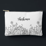 Stilvolle Script Name Floral Sketch Kosmetische Ta Zubehörtasche<br><div class="desc">Unsere trendy floral Script Name Kosmetik / Accessoire Tasche in schwarz & weiß hat einen skurrilen, handgezeichnet Look. Gut und hübsch! Dieses Design erlaubt es Ihnen, eine Zeile nachdenklichen (oder praktischen) Textes auf der Rückseite einzubinden! Diese moderne, minimalistische Blume ist ein Favorit für alle Altersgruppen. Babysitter, Oma :) Brauchen Sie...</div>