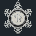 Stilvolle Silver Monogram B Weihnachten Schneeflocken Zinn-Ornament<br><div class="desc">Ein stilvolles silbernes Monogramm-Erstdesign,  das Ihrem festlichen Ornament Eleganz verleiht.Die mit Monogramm Weihnachtsschmuck werden Ihre Weihnachtsdekoration hervorragend ergänzen.Das silberne mit Monogramm Weihnachtsschmuck ist in allen Buchstaben-Initialen erhältlich.</div>