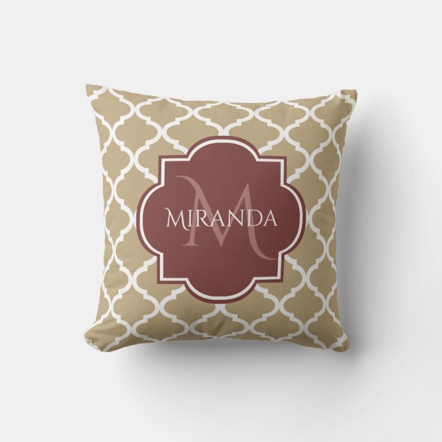 Stilvolle Tan Quatrefolie Burgundy Monogram und Na Kissen (Vorderseite)