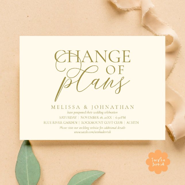 Stilvolle typografische Hochzeitsverschiebung Plan Einladung (Chic Typographic Wedding Postponement Change of plans Date Changed Invitation Card in Gold Cream)