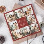Stilvolle Weihnachtsfoto Collage Feiertagskarte<br><div class="desc">Stellen Sie sich eine quadratische Weihnachtskarte vor, die dazu gedacht ist, Urlaubsfreuden und Nostalgie zu verbreiten. Die Vorderseite der Karte ist eine Collage aus acht herzerwärmenden Fotos, die das Wesen Ihrer festlichen Feierlichkeiten und gepflegten Momente einfangen. Mitten in diesem reizvollen Foto-Mosaik finden Sie den Gruß "Fröhlichste Weihnachten" in einem angesagten,...</div>