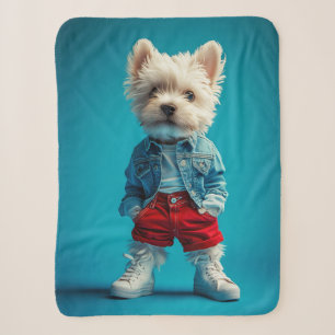 Stilvolle Westie Pup in Denim und Sneakers Sherpadecke