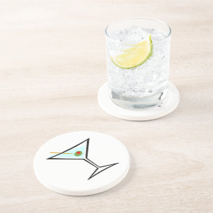 Stilvoller Retro Martini und grüne Olive mit Sandstein Untersetzer