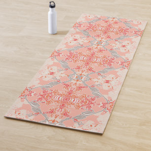 Stilvolles barockes Muster in Rosa Rot von Weiß Yogamatte