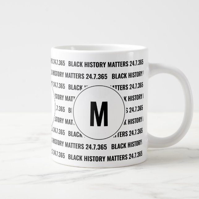 Stilvolles BLACK HISTORY MATTERS Monogramm Jumbo-Tasse (Rechts)
