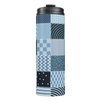 Stilvolles Design, geometrische Fliesen, blaue Far Thermosbecher