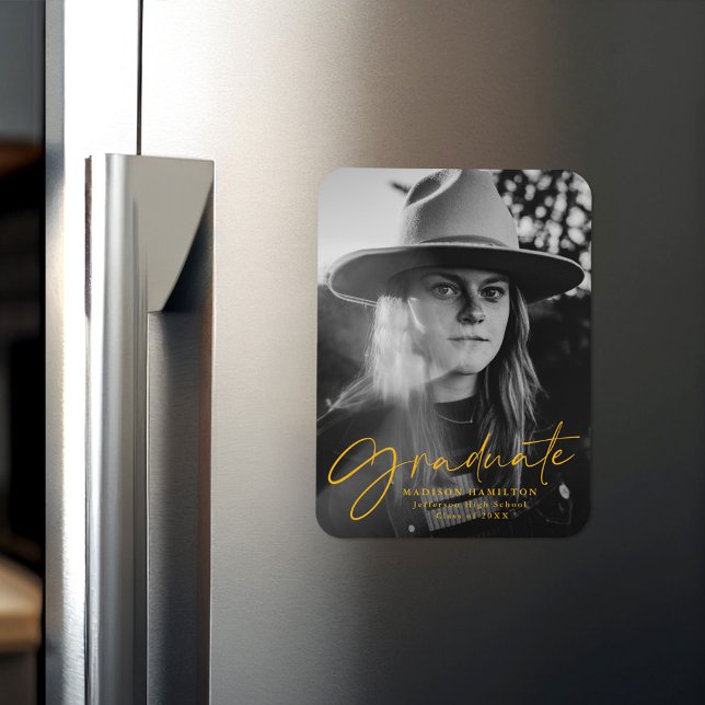 Stilvolles Gold Script Abschluss Announcement Foto Magnet (Von Creator hochgeladen)