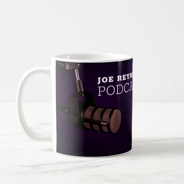 Stilvolles Mikrofon, Podcaster, Podcast-Werbung Kaffeetasse (Links)