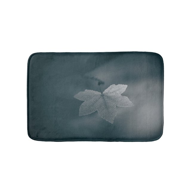Stilvolles Monochrome-Ahornblätterblätternatur-Fot Badematte (Vorderseite)
