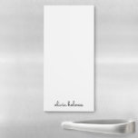 Stilvolles Monogramm | Modernes Minimalistisches W Magnetischer Notizblock<br><div class="desc">Ein einfaches,  benutzerdefiniertes Monogramm-Design in einer informellen,  lässigen,  handgeschriebenen Schrifttyp in auffallendem einfarbigem Schwarzweiß. Das Monogramm kann leicht personalisiert sein,  um ein Design so einzigartig wie Sie sind zu machen! Das perfekte trendige Geschenk oder Accessoire für jeden Anlass.</div>