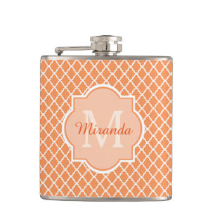 Stilvolles orange Quatrefoil Monogramm mit Namen Flachmann