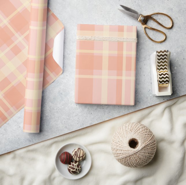Stilvolles Peach Kariert Wrapping Paper Geschenkpapier (Kunsthandwerk)
