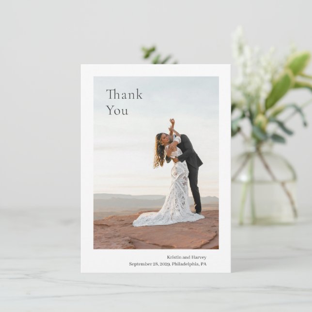 Stilvolles Schwarz-Weiß-Foto Moderne Hochzeit Dankeskarte (Stehend Vorderseite)